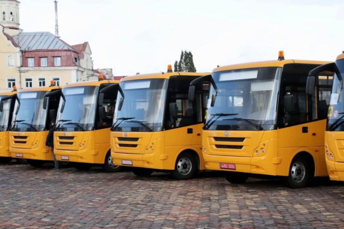 Семенівська громада отримала новий шкільний автобус