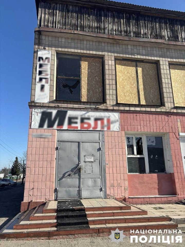 Ворог атакував Семенівку: пошкоджено будинки та автомобіль