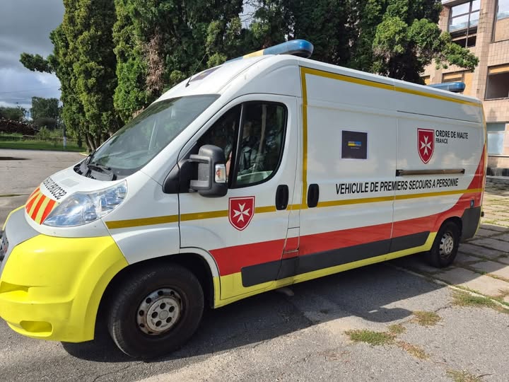 Семенівська громада отримала медичний автомобіль та гуманітарну допомогу з Франції