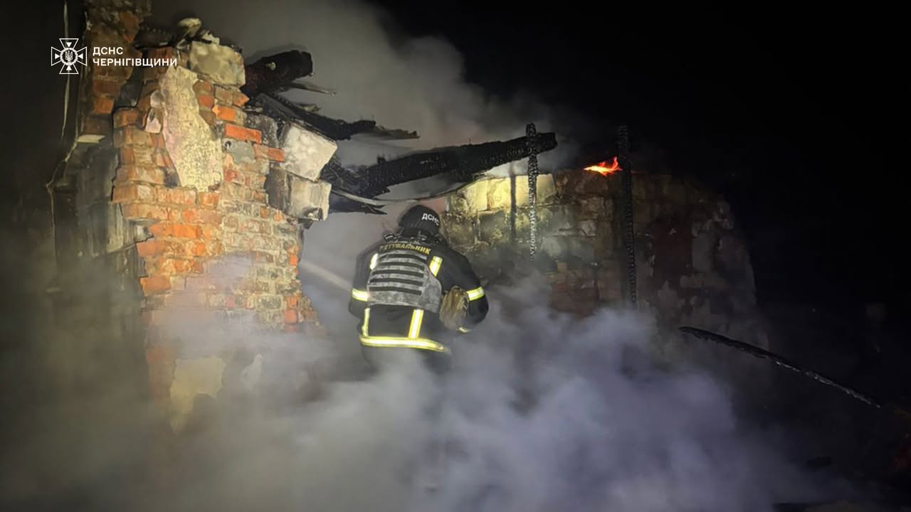 У Семенівській громаді внаслідок ворожого удару загорівся магазин