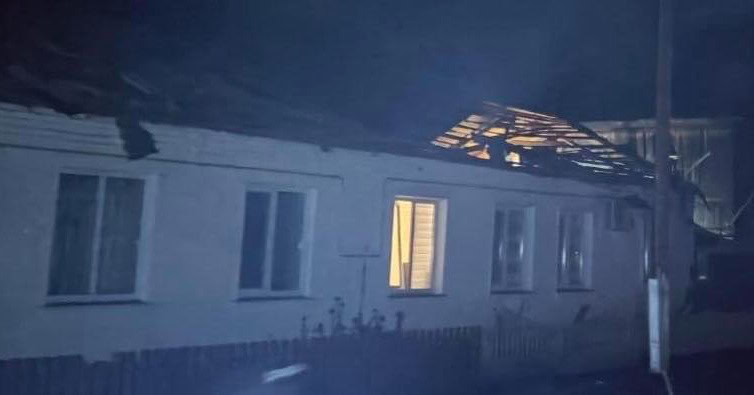 У Семенівці внаслідок атаки дрона загорівся житловий будинок