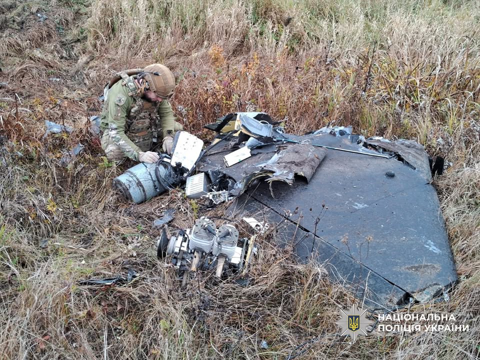 У Новгород-Сіверському районі вибухотехніки ліквідували залишки збитих безпілотників та боєприпаси