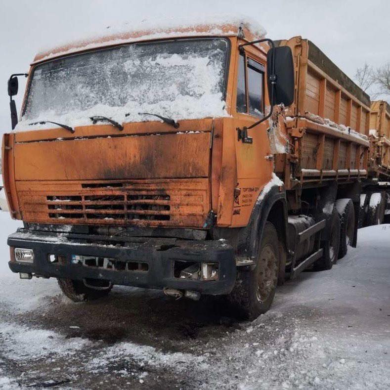 Семенівка під прицільним вогнем: пошкоджено агропідприємство, &laquo;КамАЗ&raquo; та адмінбудівлі