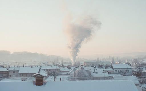У Семенівці та Новгород-Сіверській громаді ворожі дрони пошкодили приватні будинки та автівку