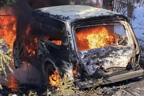 У Семенівці ворожий дрон знищив цивільне авто