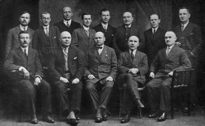 Прізвище, яке проклинали в церкві. Як хлопець із Костобоброва став премʼєром країни без території