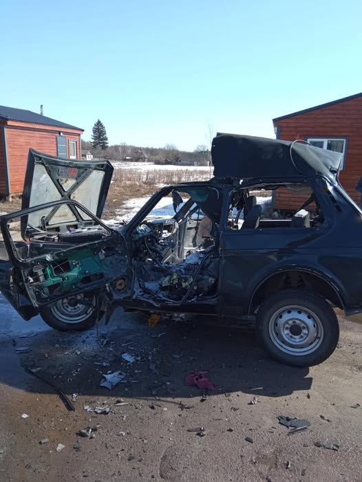 Російський дрон атакував цивільне авто у Семенівці: є поранений