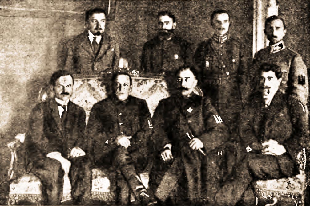 Прізвище, яке проклинали в церкві. Як хлопець із Костобоброва став премʼєром країни без території