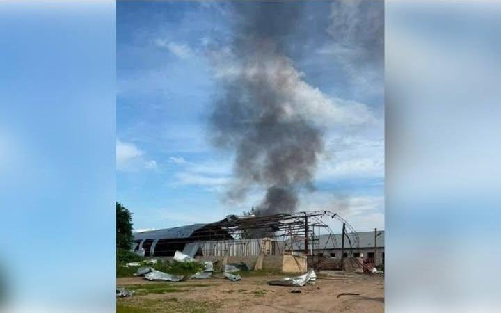 Російські військові атакували безпілотниками село Жадове