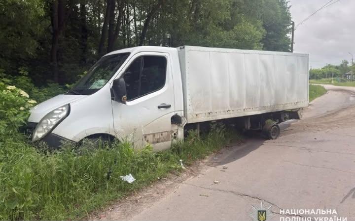 Російський дрон атакував автомобіль із хлібом у Семенівській громаді