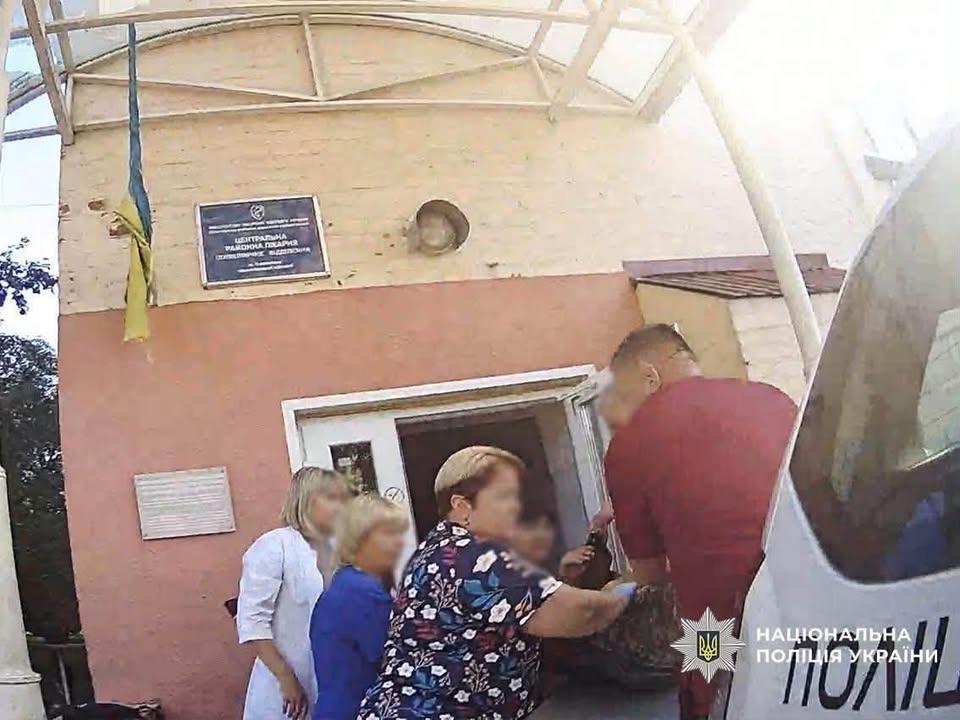 Ворожі удари по Семенівщині: троє поранених цивільних та пожежа на підприємстві