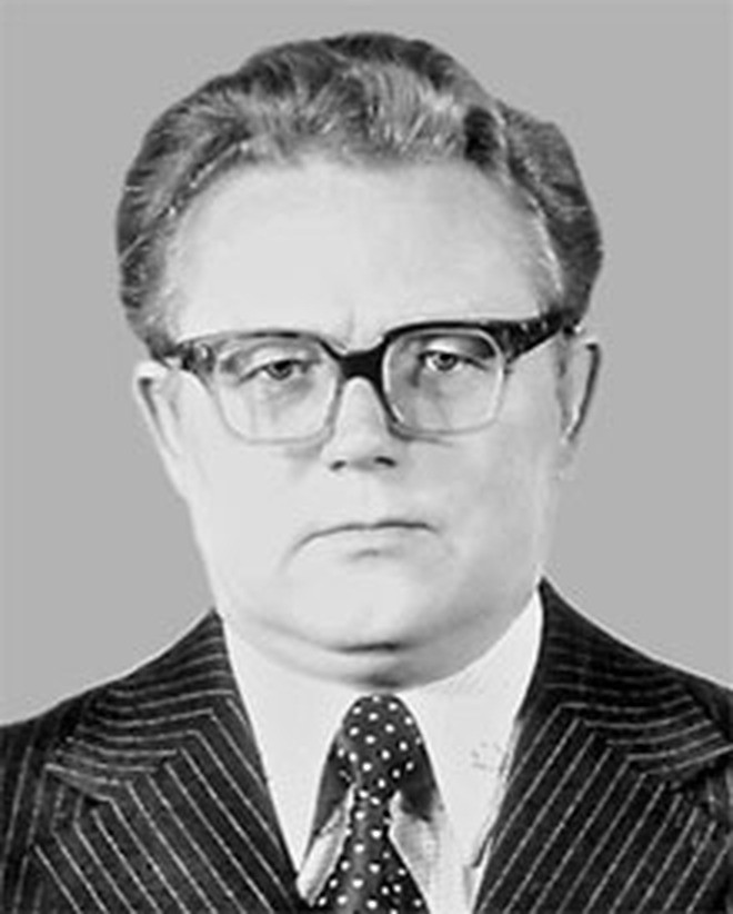Хлопець із Семенівки, який навчив заводи вирощувати кристали: історія Анатолія Врагова
