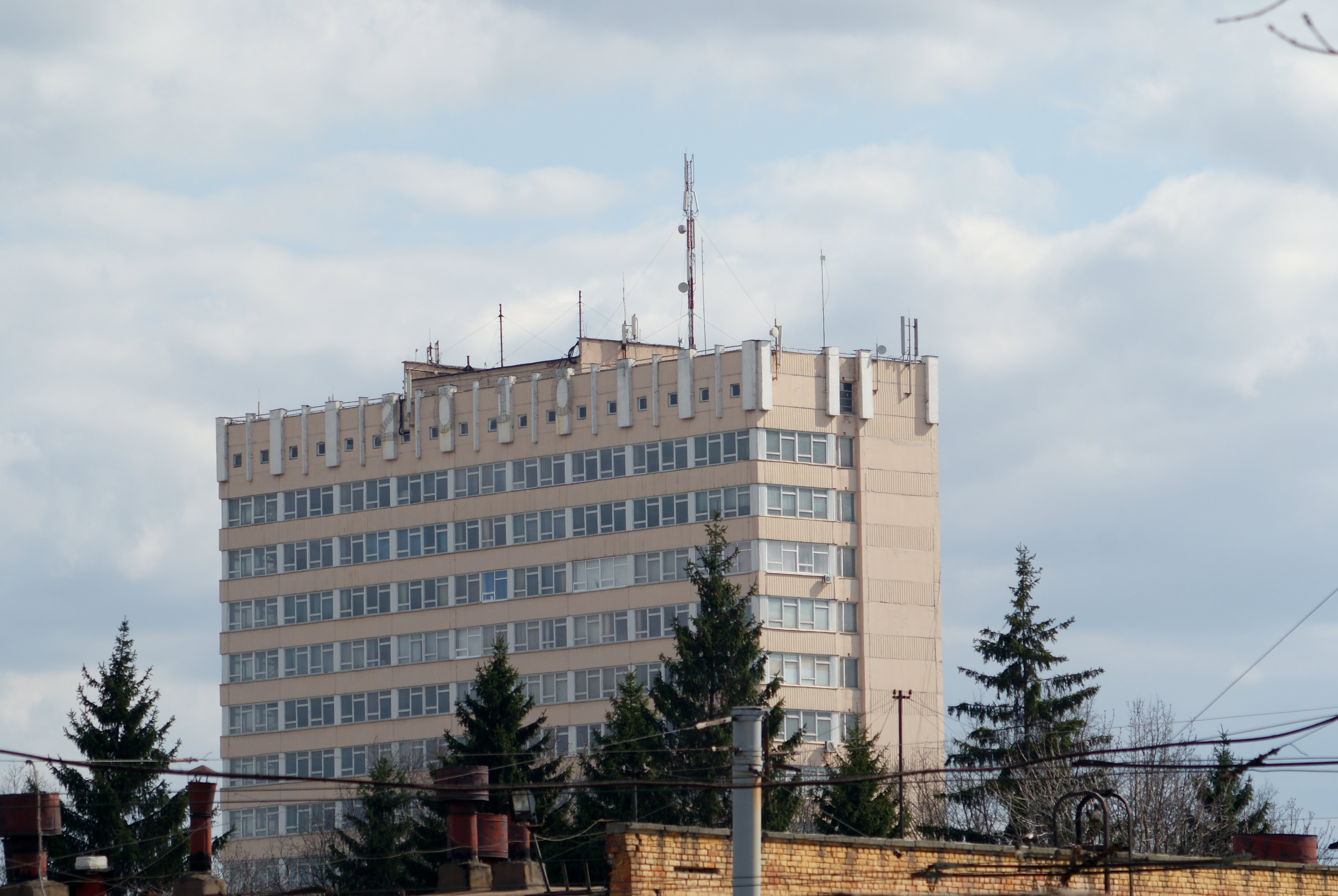 Хлопець із Семенівки, який навчив заводи вирощувати кристали: історія Анатолія Врагова